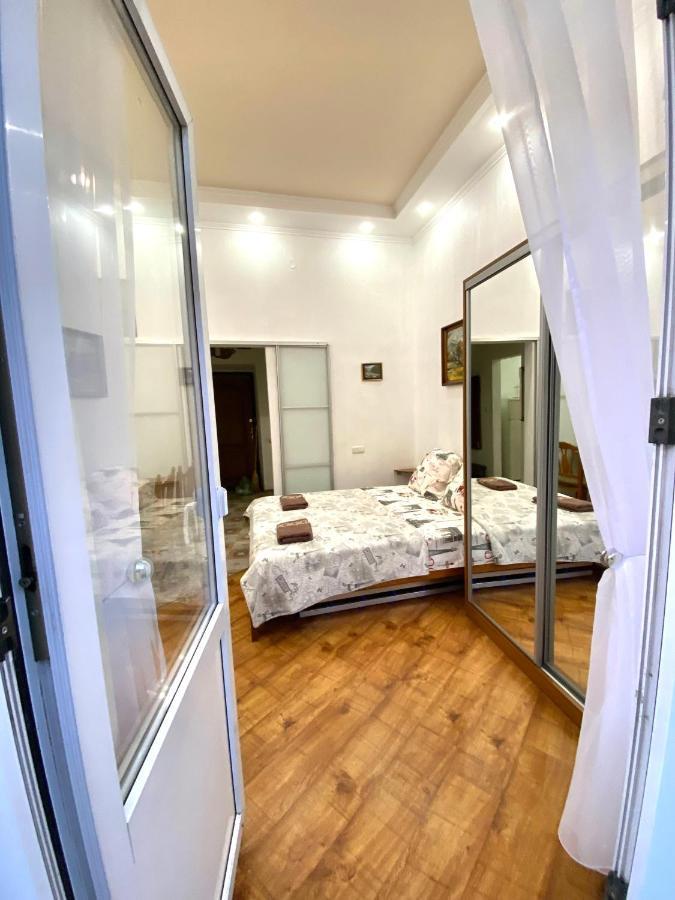 Ferienwohnung Навпроти Вернісажу Біля Оперного Вулиця Театральна 26 Є Балкон Та Інернет Lemberg Exterior foto