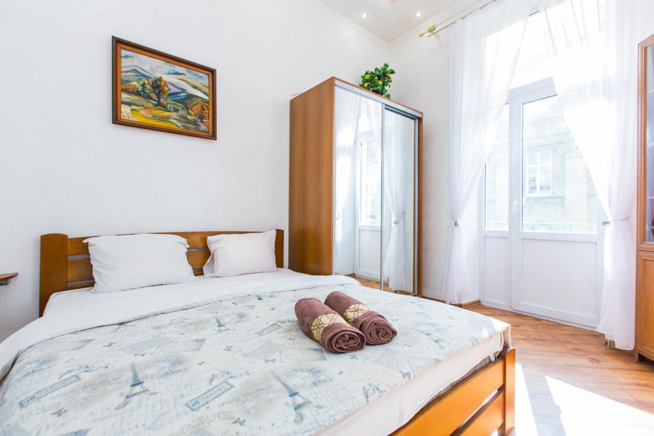 Ferienwohnung Навпроти Вернісажу Біля Оперного Вулиця Театральна 26 Є Балкон Та Інернет Lemberg Exterior foto