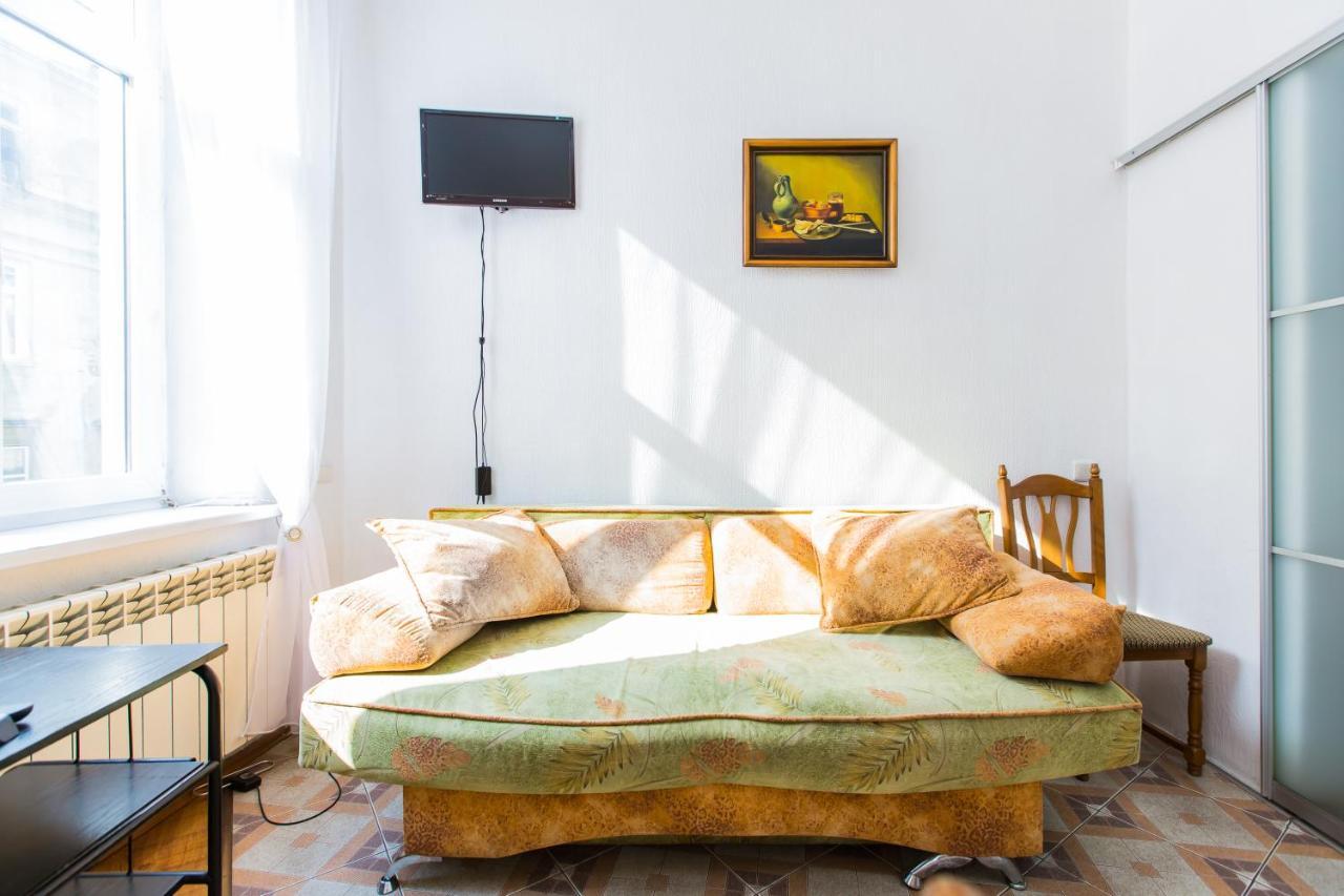 Ferienwohnung Навпроти Вернісажу Біля Оперного Вулиця Театральна 26 Є Балкон Та Інернет Lemberg Exterior foto