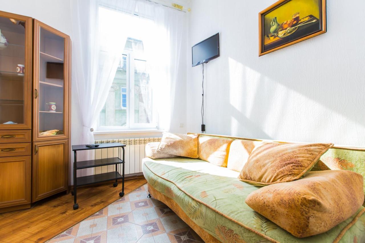 Ferienwohnung Навпроти Вернісажу Біля Оперного Вулиця Театральна 26 Є Балкон Та Інернет Lemberg Exterior foto