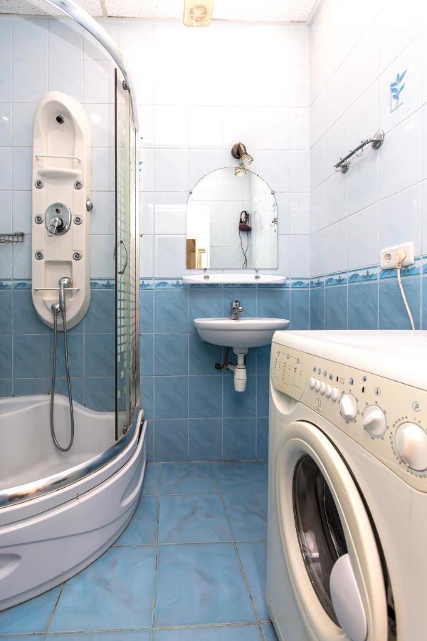 Ferienwohnung Навпроти Вернісажу Біля Оперного Вулиця Театральна 26 Є Балкон Та Інернет Lemberg Exterior foto